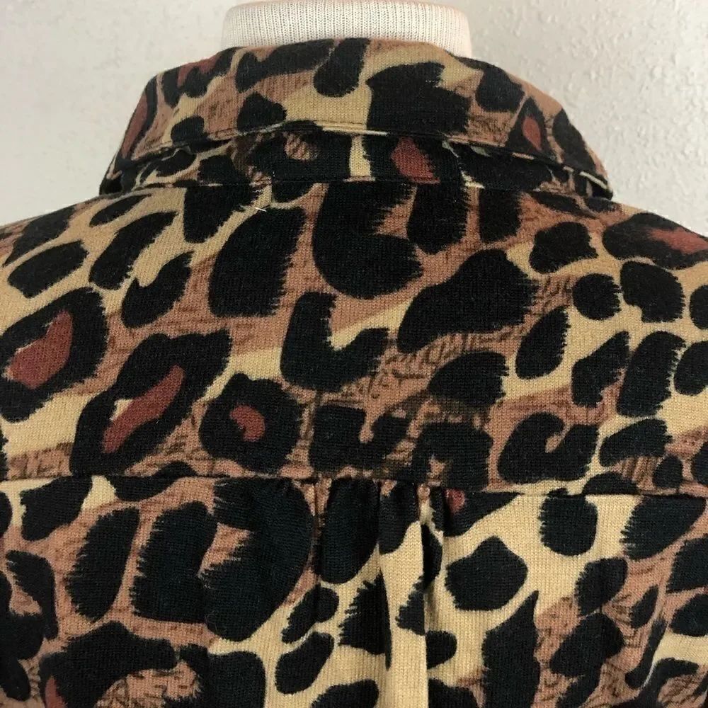 NWT Almost Famous Tiger Print Button Down Top - Picture 10 of 12
